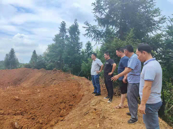 县畜牧水产事务中心：“问诊把脉”养殖场安全生产