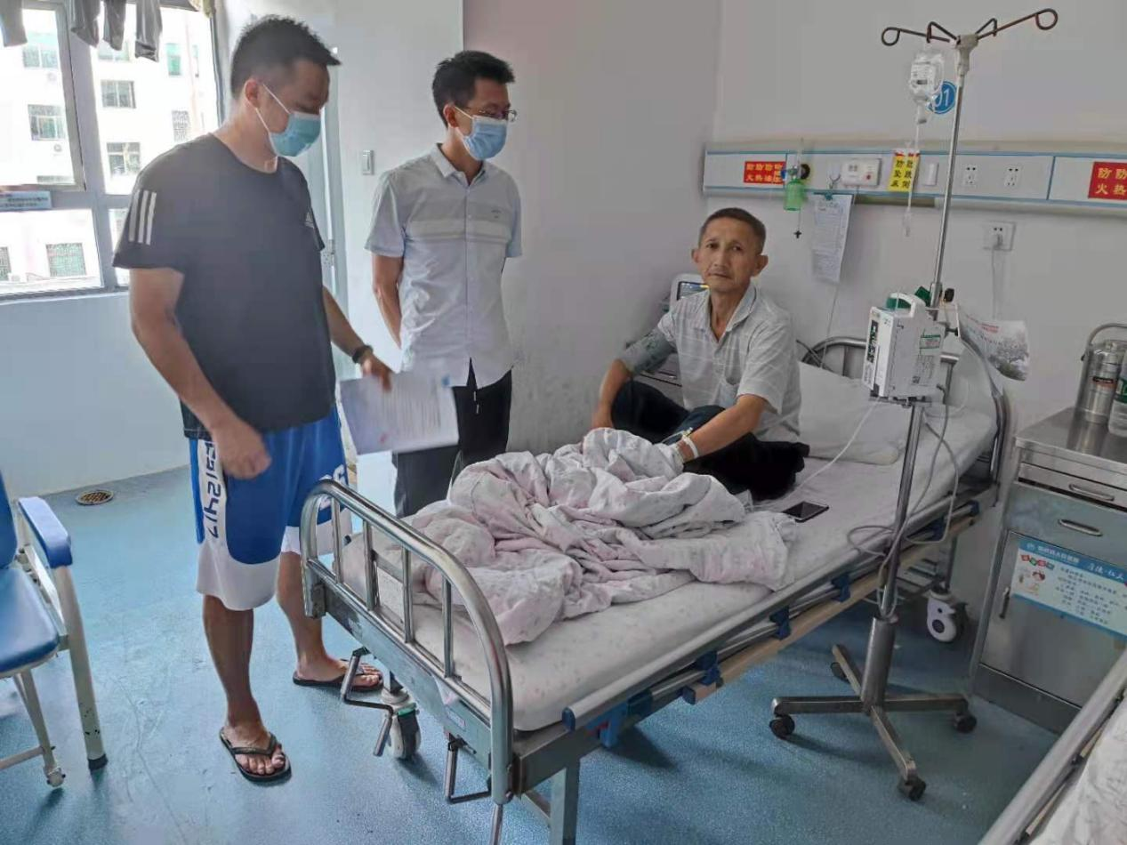 楚江镇：为民办实事 情暖老人心