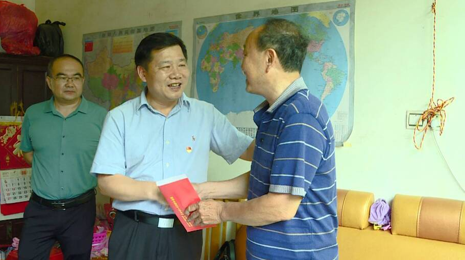 市退役军人事务局来我县走访慰问烈士遗属