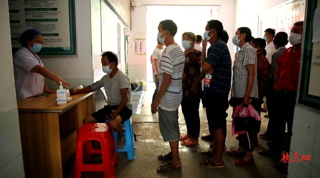 我为群众办实事｜麦市：免费接送偏远山区群众接种疫苗