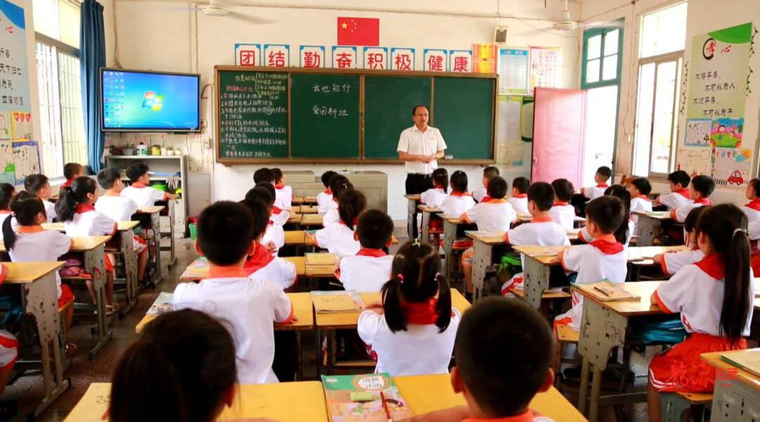 郴州临武孙强勇：振兴百年老校的“四心”校长