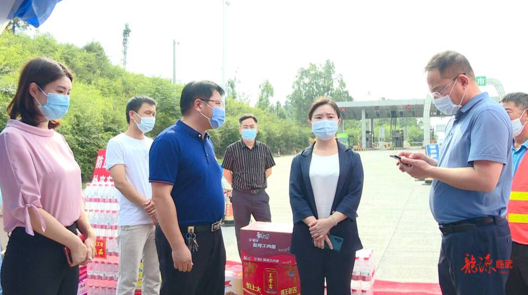 尹海莲走访慰问防疫一线工作人员