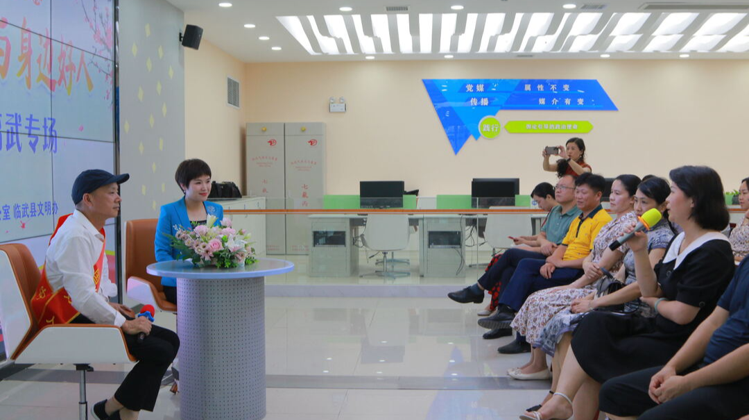 郴州市道德模范与身边好人现场交流活动走进县人大常委会办公室