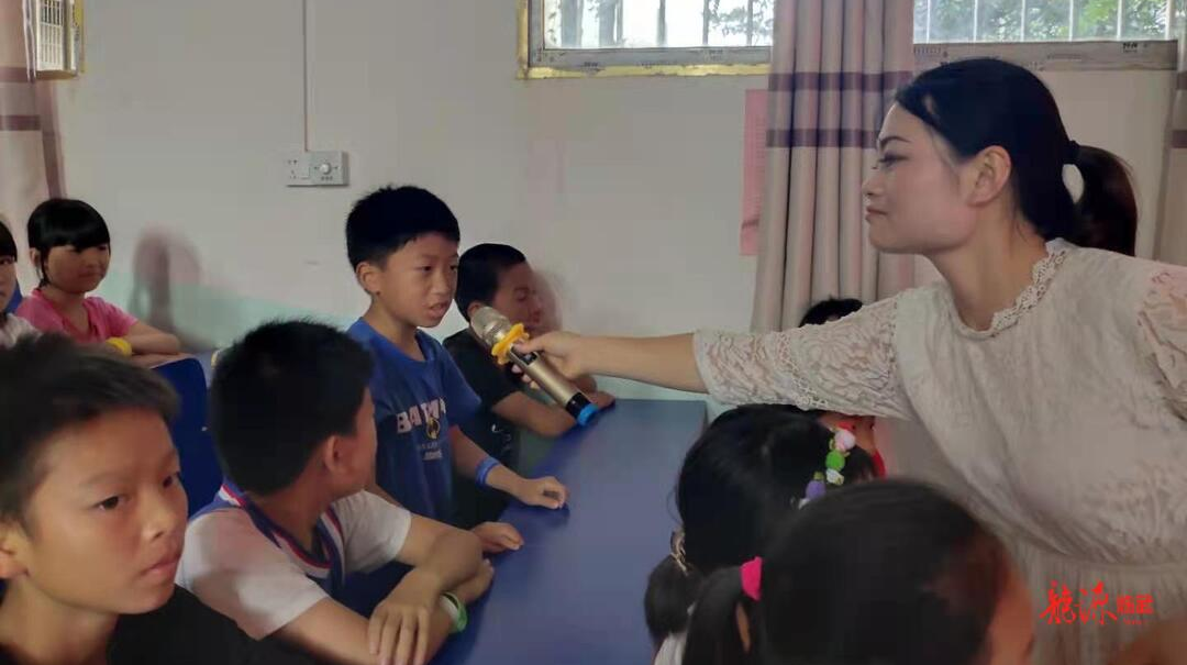 郴州临武：留守儿童的“老师妈妈”