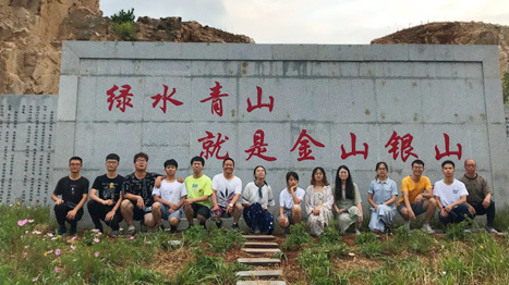 中南学子三下乡 寓教于乐“三点一线”