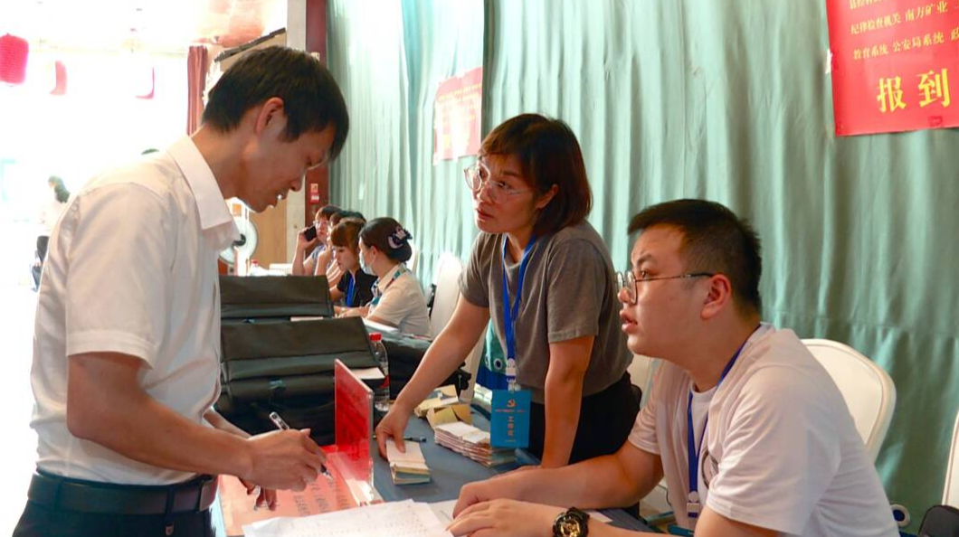 喜迎党代会：252名党代表向大会报到