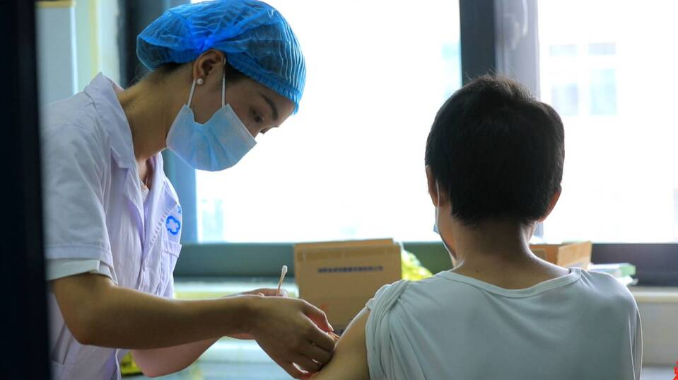 众志成城 防控疫情|花塘：多措并举 推进15至17岁青年疫苗接种工作