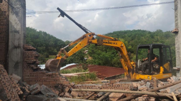 我为群众办实事 | 舜峰镇成功拆除一宗历史遗留违章建筑