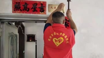 舜峰镇：情注退役军人！悬挂“光荣之家”牌匾