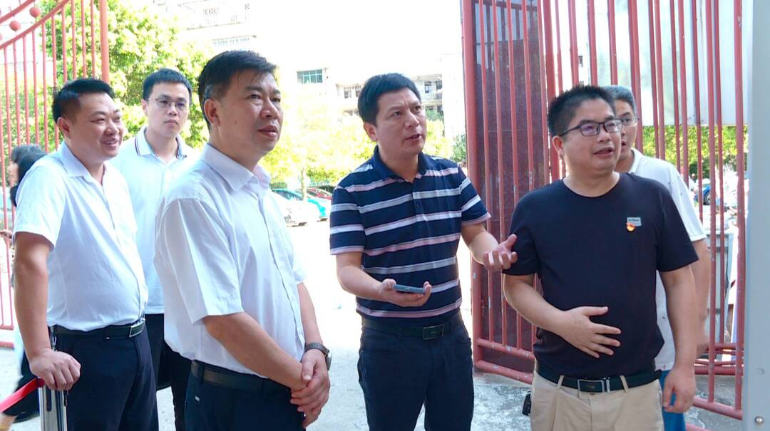 曾忠良检查开学工作