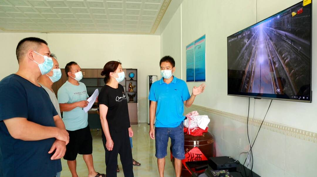 党旗在基层一线高高飘扬｜李建凤：守护群众舌尖上的安全