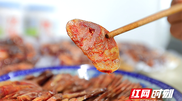 【红网时刻 湖南频道】“丈母娘”牌麻辣香肠在临武县受青睐