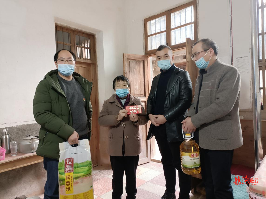 县卫健局：走访慰问送温暖  悉心关怀暖人心