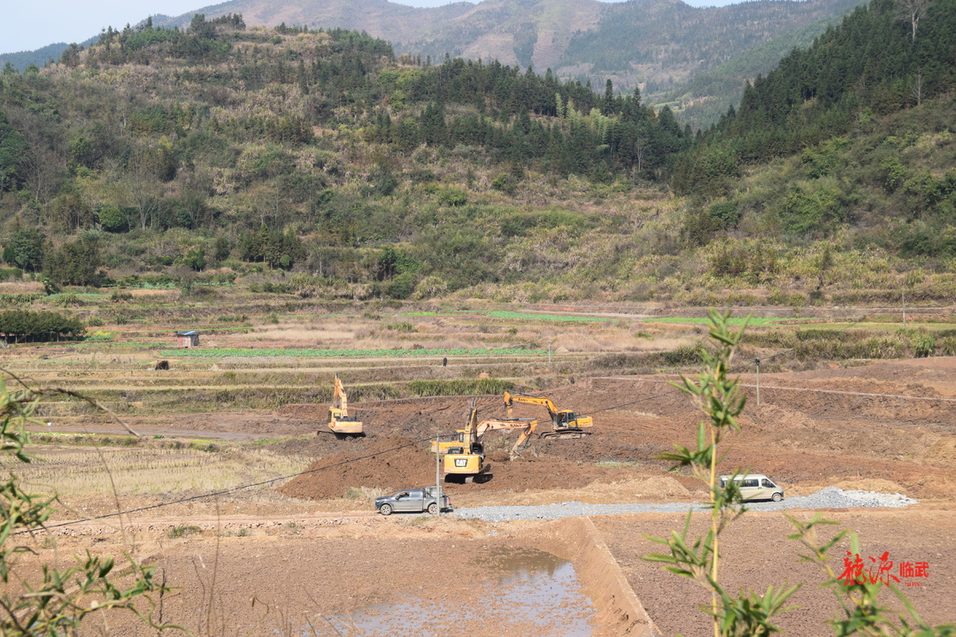 西瑶乡：冬闲变冬忙 高标准农田建设热火朝天