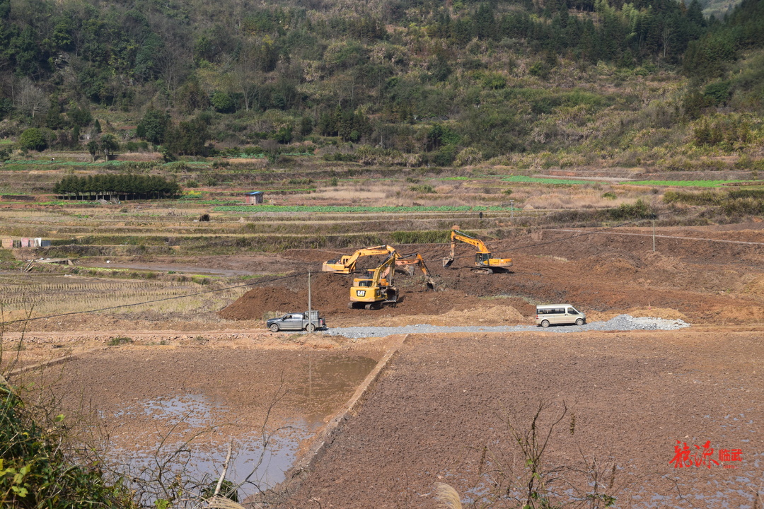 西瑶乡：冬闲变冬忙 高标准农田建设热火朝天