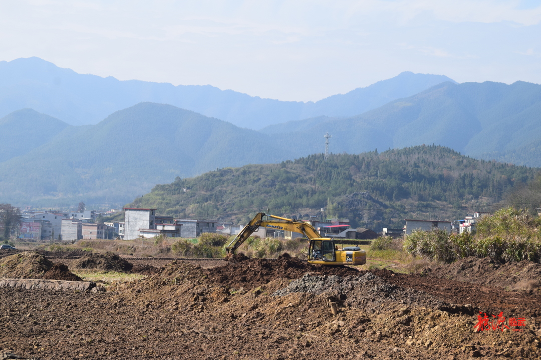 西瑶乡：冬闲变冬忙 高标准农田建设热火朝天