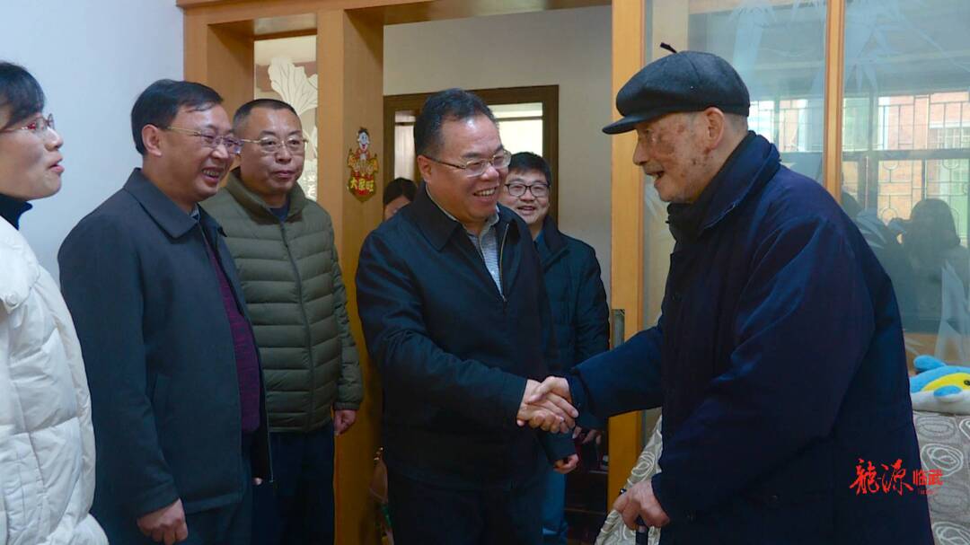 刘杨走访慰问离休老干部、困难群众：把党的温暖落到实处 把党的关怀送到群众心中