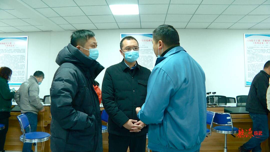 王益群检查指导“春风行动”招聘服务活动