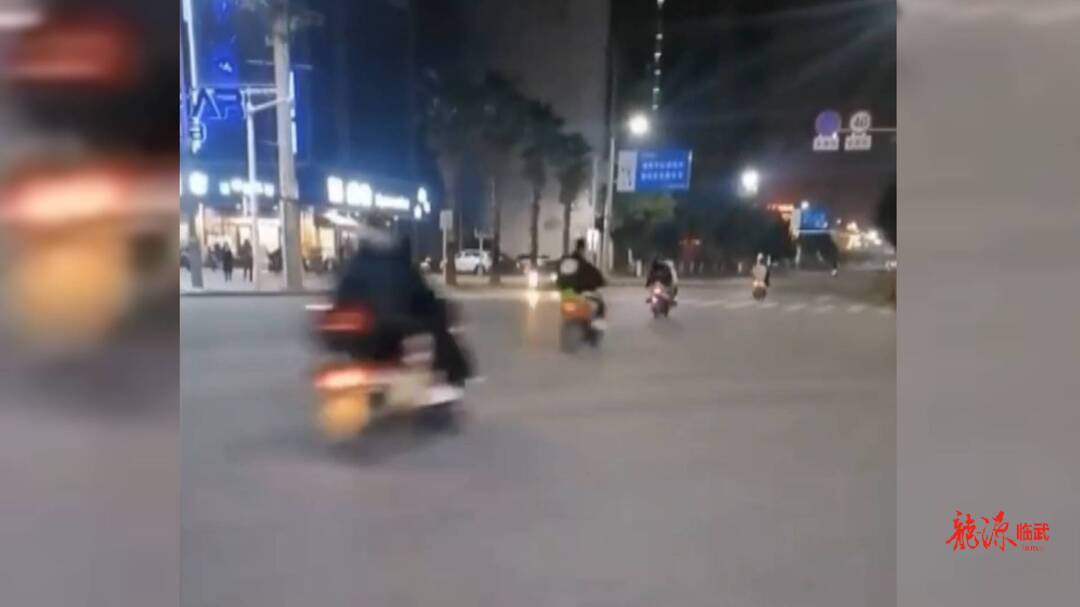 大快人心！交警夜擒10名“飙车党”