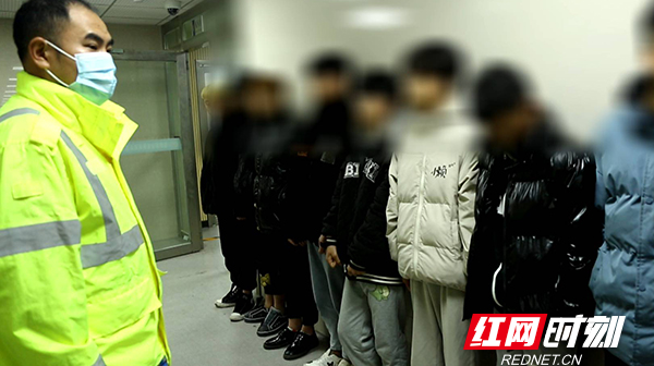 【红网时刻】临武交警抓获10名“飙车党”