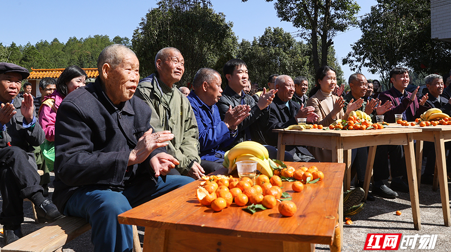 【红网时刻】临武县文旅志愿者：文艺演出送祝福 浓浓敬老情