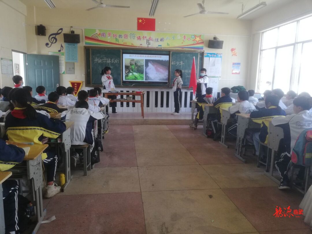 学雷锋巡河护绿，临武三中在行动