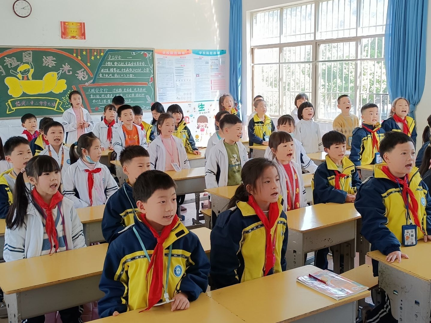 学雷锋巡河护绿，临武三中在行动