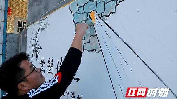【红网时刻】临武：村民巧手“绘制”美丽乡村