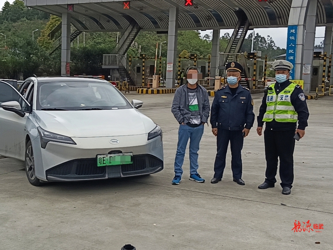 高速交警临武大队查获一起乘坐“黑车”外省返乡非法营运案