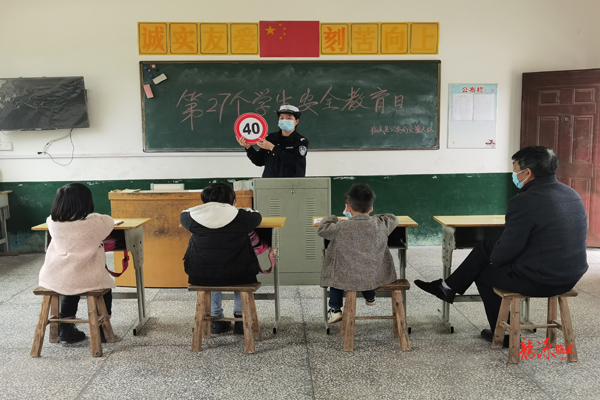 曾三加老师退休前的“最后一堂课”