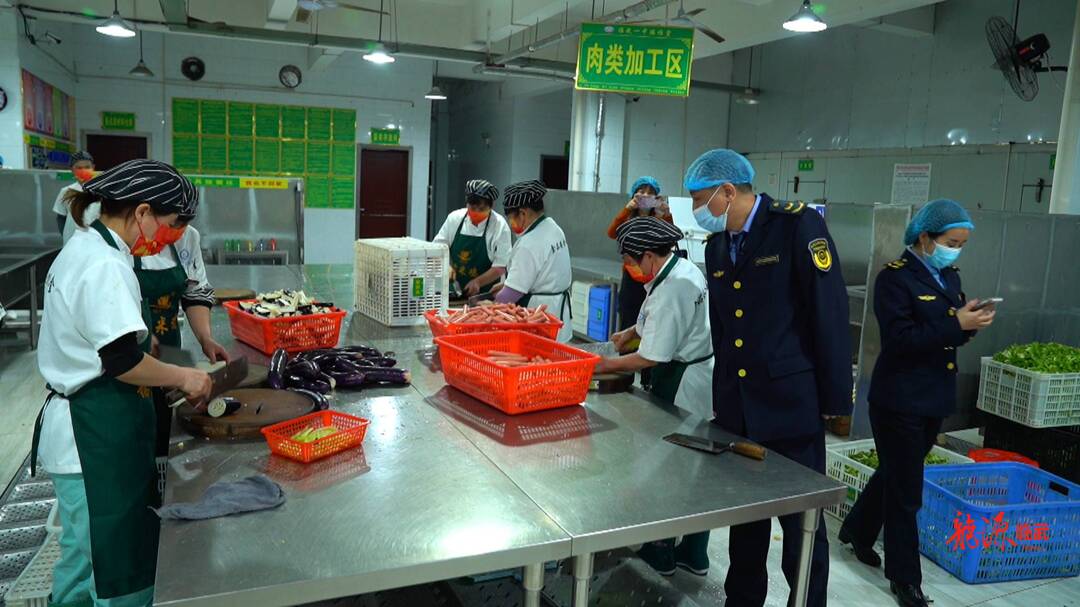 县市场监督管理局：“互联网+明厨亮灶”  守护百姓“舌尖上”的安全