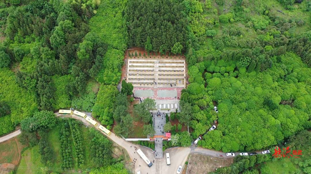 我县45名散葬烈士集中迁葬