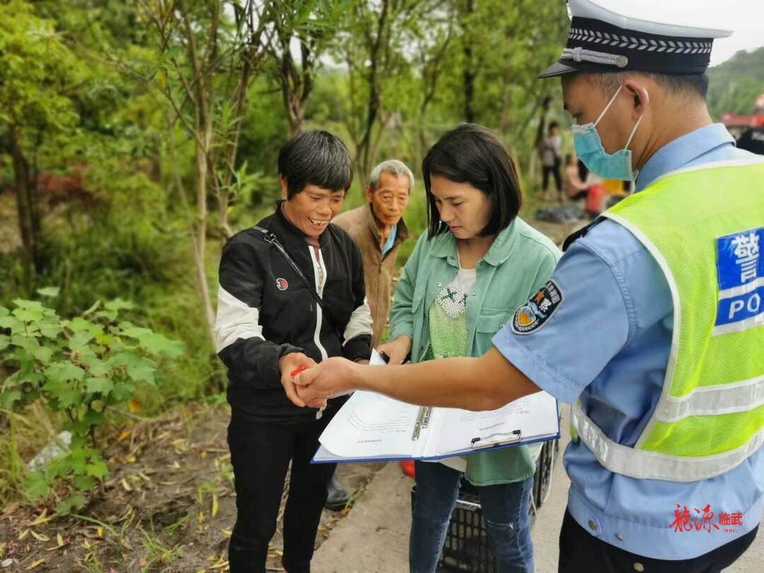 整治交通问题顽瘴痼疾 | 武水镇严抓“马路市场”路面管控