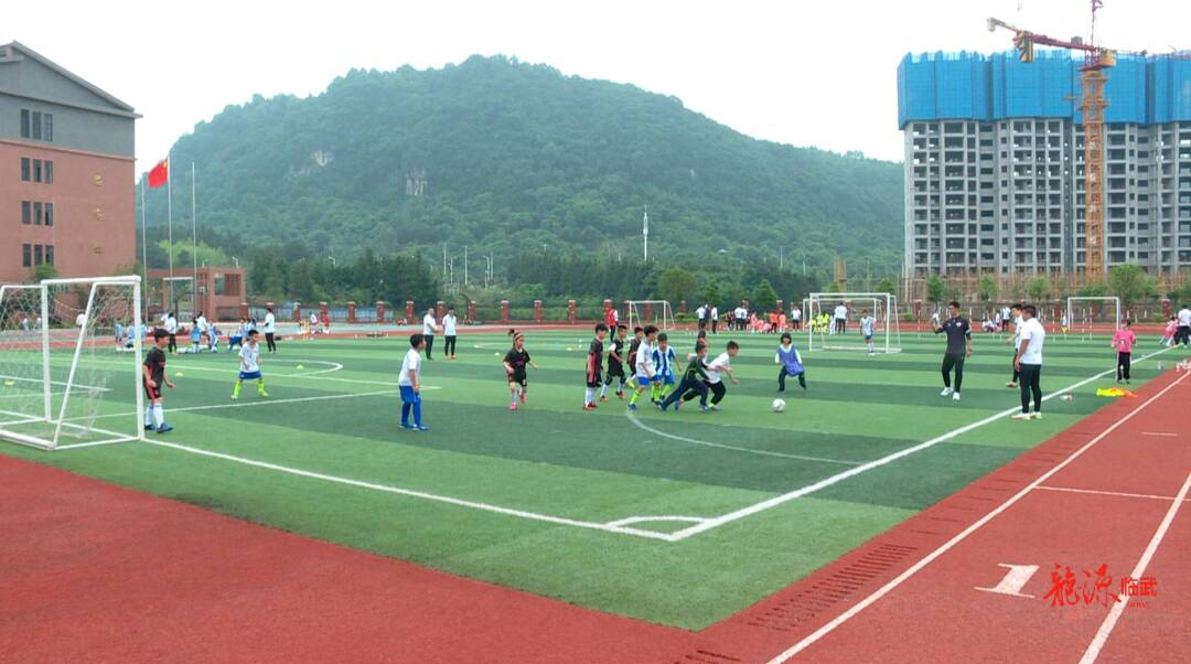 新闻特写：五人制足球助力小小足球梦