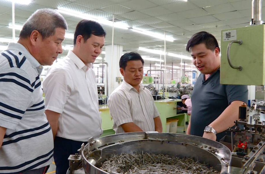 郴州自贸区（高新区）领导来我县产业开发区调研