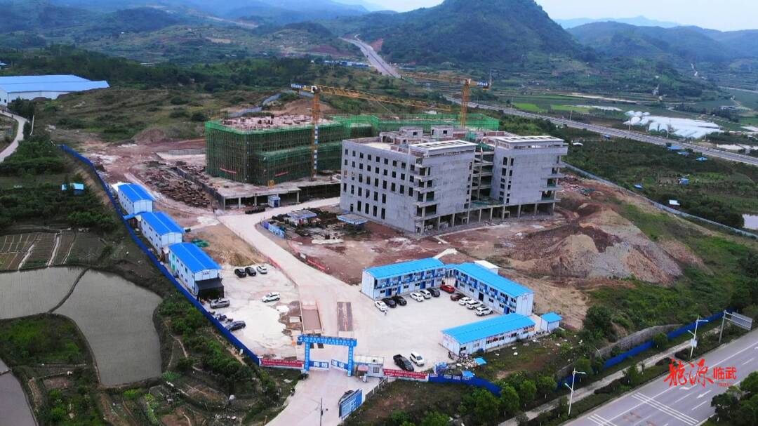 走，到项目现场去｜县人民医院、疾控中心整体搬迁项目驶进“快车道”