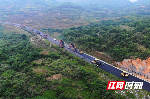 【红网时刻】“蜗牛工程”加力跑 G234临武梓木至楚江公路力争6月30日全面完工