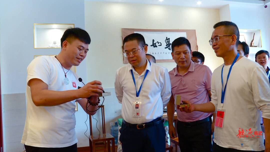 县人大代表视察我县职业教育技能培训工作