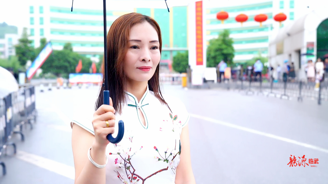直击高考｜高考首日 家长送考寄托美好祝福