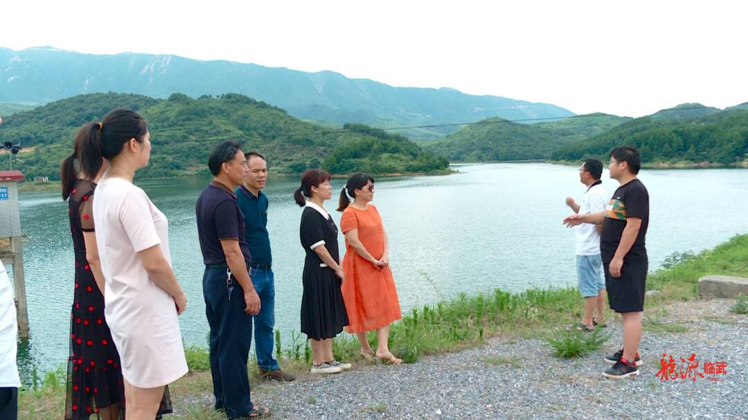 临武县政协教育界委员调研防溺水工作