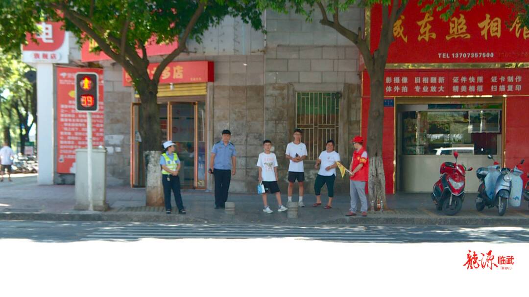文明交通劝导  助力文明出行