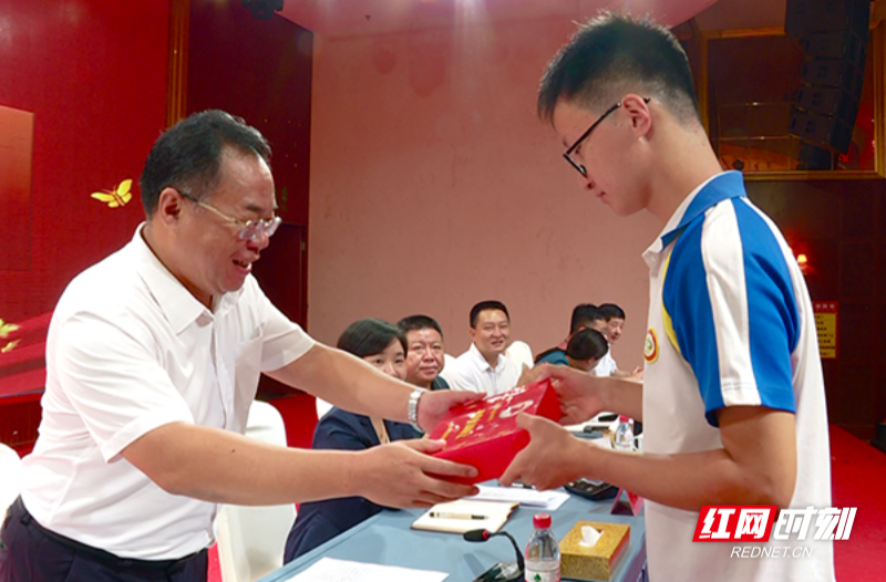 【红网时刻】临武县庆祝第38个教师节：表彰优秀教师 奖（助）优秀学生
