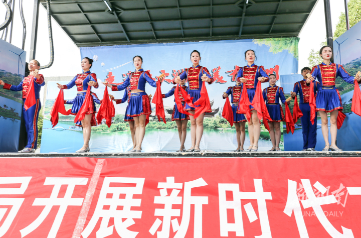 【新湖南】文艺演出进乡村