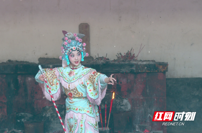【红网时刻】省昆剧团“戏曲进乡村”文化惠民演出走进临武县楚江镇矮愁村