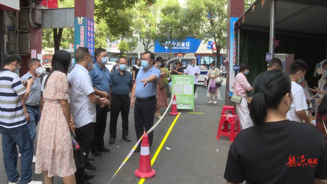 聚焦十大重点工作·风险大防控｜刘杨督导检查城区区域核酸检测工作