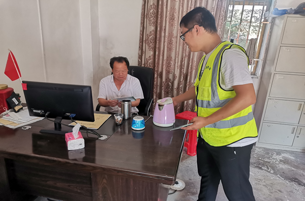 图集 | 镇南乡：走街串巷宣讲交规忙