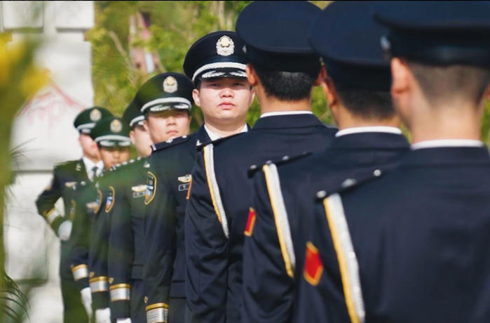 新闻特写：传承红色基因 汲取奋进力量