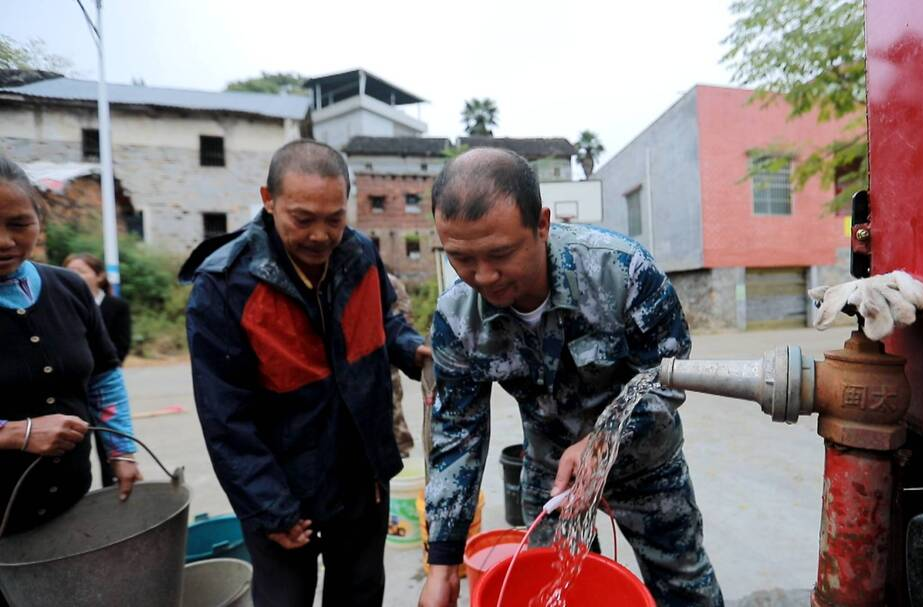 抗旱情 保民生｜新闻特写：刘忠胜送水记