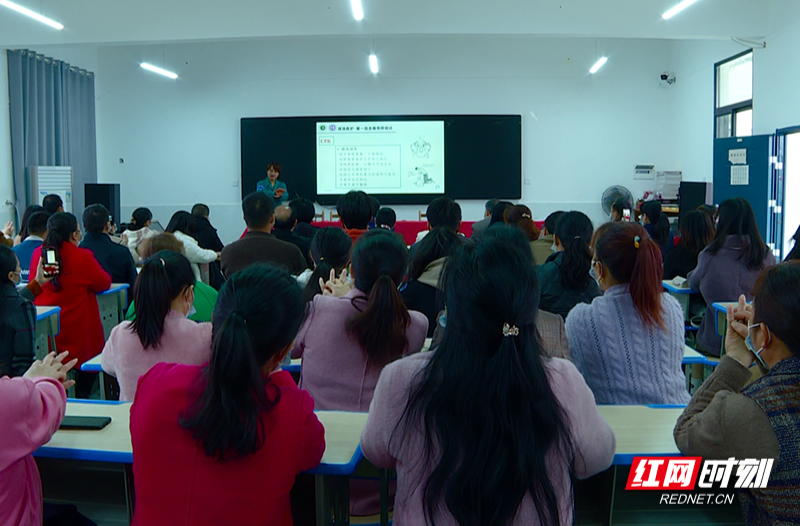 【红网时刻】临武县楚才学校联合县红十字会开展应急急救专业知识培训活动