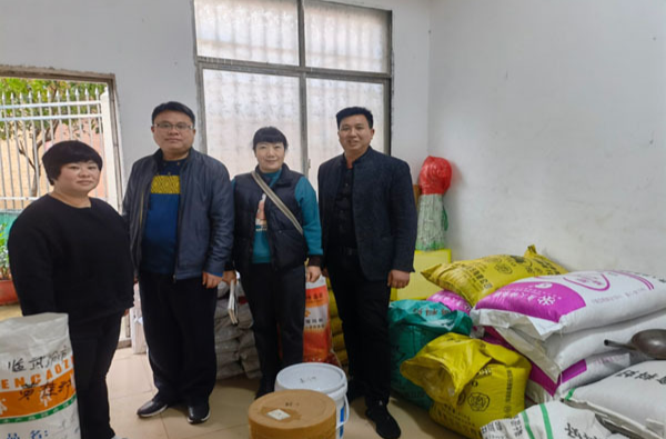 临武县畜牧水产事务中心为示范户发放物化补贴